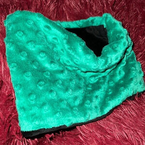 Cuddle dimples Green Soft Fleece Neck Warmer  Size 2T